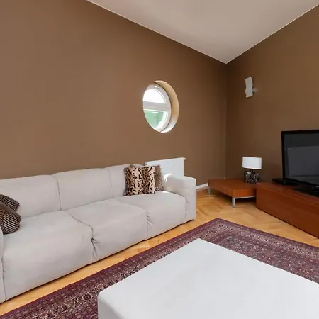 Orlowo Park With Spacious Terrace & Winter Garden By Renters * グディニャ