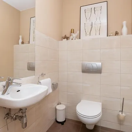 Orlowo Park With Spacious Terrace & Winter Garden By Renters *