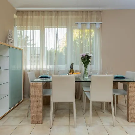 Orlowo Park With Spacious Terrace & Winter Garden By Renters アパート