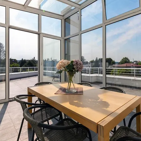 Orlowo Park With Spacious Terrace & Winter Garden By Renters アパート